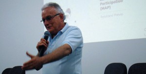 Prof Dr. Osmar Malaspina, durante a sua exposição