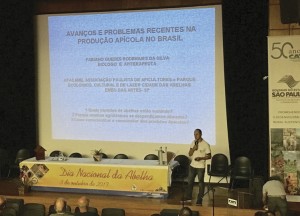 Fabiano Guedes ministrando sua palestra durante o evento
