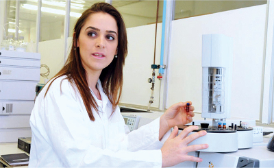 A Farmacêutica bioquímica Renata Cabrera de Oliveira, Autora da tese: se os agrotóxicos estão presentes no polén, é sinal que também estão no ambiente.