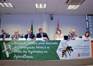 Na Assembleia Legislativa do Estado de São Paulo, a convite do Deputado estadual Pe. Afonso Lobato, juntos argumentamos, advogamos e pleiteamos a proibição das pulverizações aéreas das lavouras com agrotóxicos.